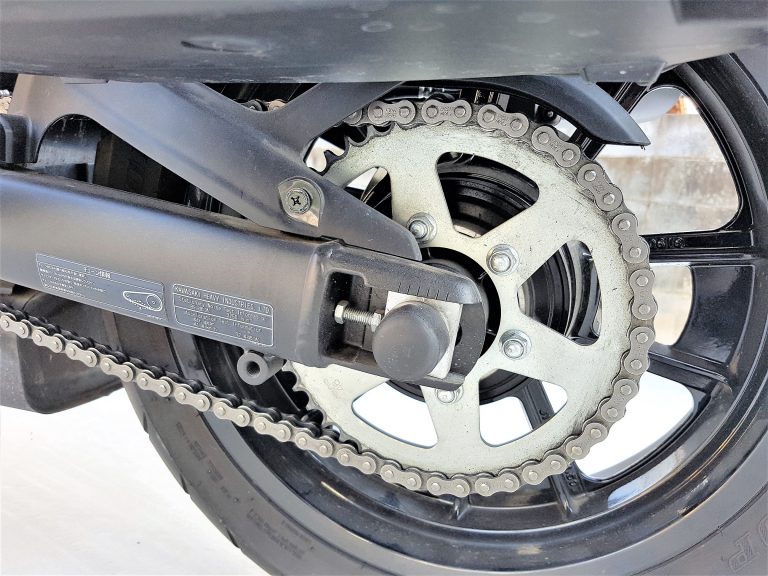 バイクのチェーン交換はどれくらいの頻度でするべき？費用や交換方法も解説！