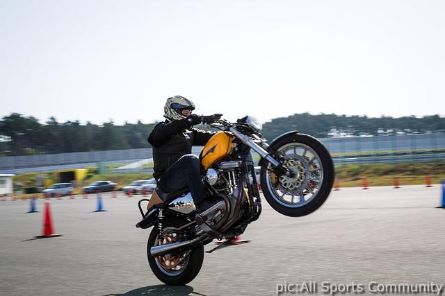 バイクをウィリーさせると壊れるって本当？ウィリーやり方2つ伝授！