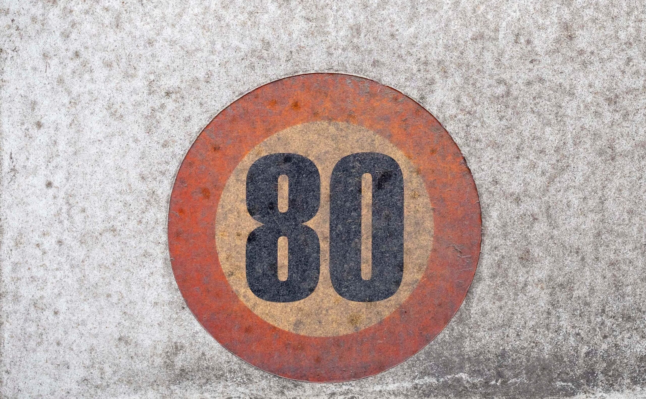 法定速度絶対守るマン→『何で車とかバイクって法定速度の限界値以上まで出るように設計されてるの？』