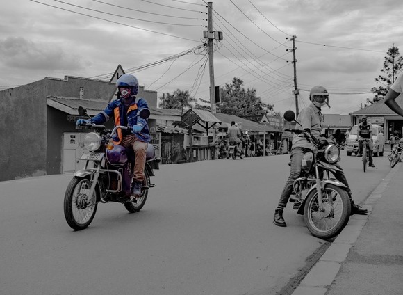 ウガンダ政府、すべてのエンジン搭載車を無料で○○○○○に交換する計画を発表