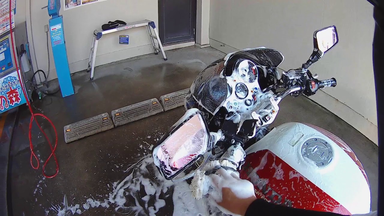 CB1000を洗車してたらチラチラ観られるだけど、バイクを洗車場で洗ったらダメなのん？