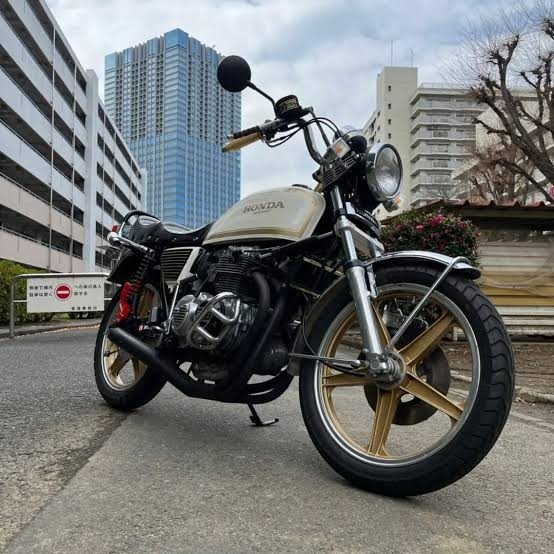 バイクについて無知なワイにこのバイクの魅力を教えてくれ